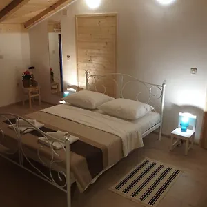https://apartman-theia.in-istria.net